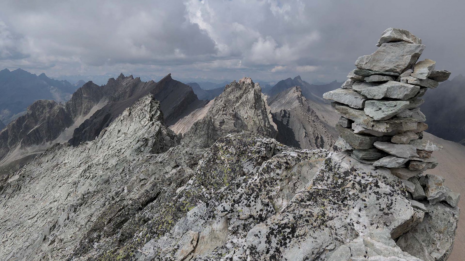 Sommet nord du Mont de Maniglia, vue vers le nord