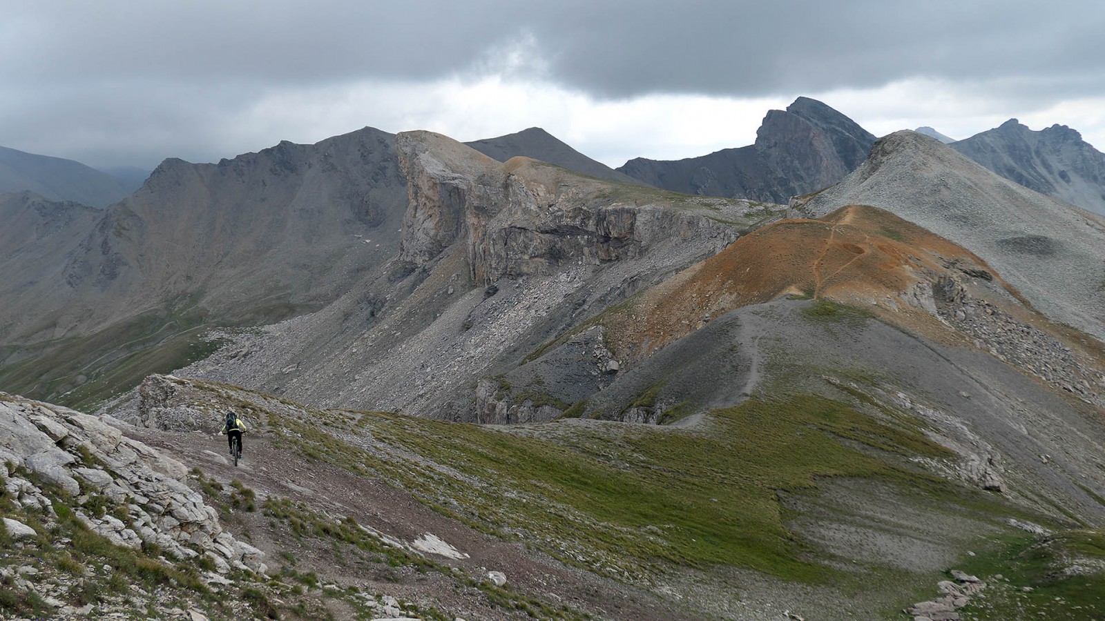 En bas de la crête, en arrivant sur la Bassa di Terrarossa