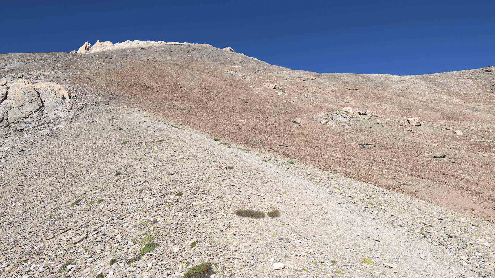 La partie haute de la face vue du Pas de la Sauvagea