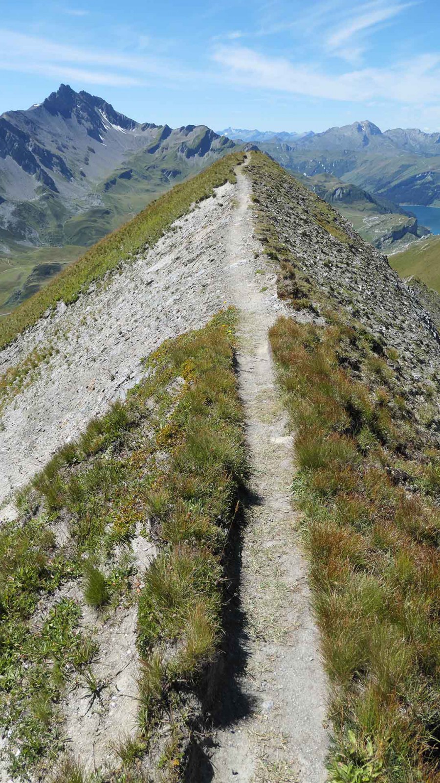 Sur le fil de la crête sur la bosse intermédiaire