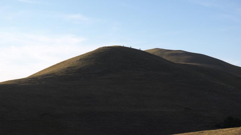 Montée, en vue du sommet (au fond).