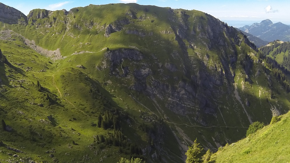 Sentier dans la combe de la Chaux de Vie et du Couvent