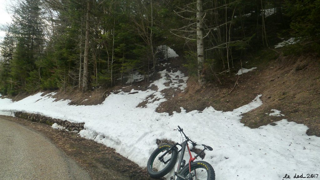 Départ du sentier depuis la D30E