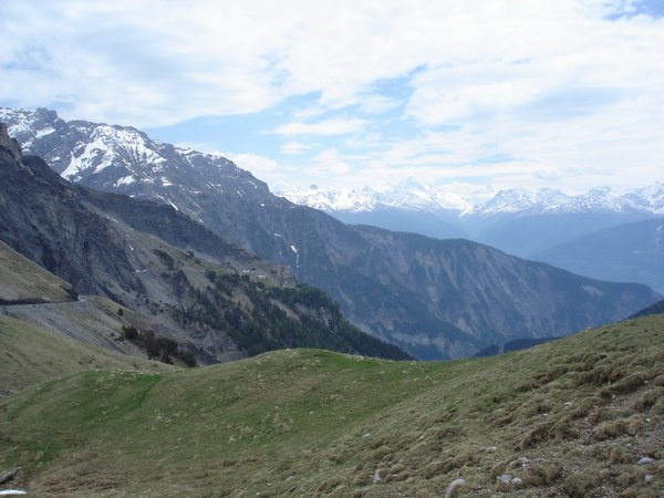 #3 Descente du Sanetsch : Vue sur la vallée du Rhône et les Alpes valaisannes Descente du Sanetsch : Vue sur la vallée du Rhône et les Alpes valaisannes