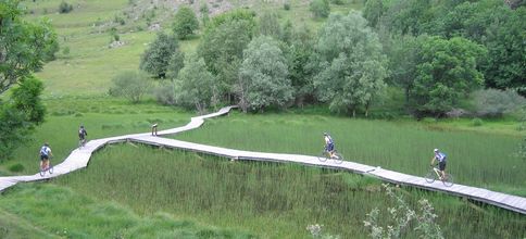 #16 Lac des Clots : En eau au printemps et au début de l Lac des Clots : En eau au printemps et au début de l'été, sec après.
