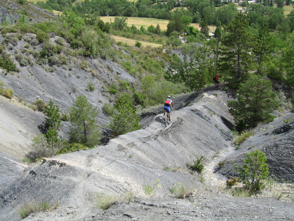 Descente dans les Terres Noires du côté d'Entraigues