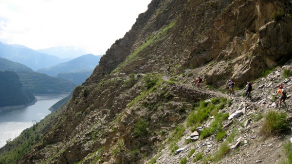 #20 Les Clots : Le superbe sentier en balcon entre les Clots et Mizoën Les Clots : Le superbe sentier en balcon entre les Clots et Mizoën