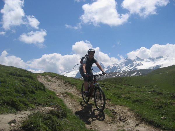 #1 GR54 : Marinette reprend le VTT sur le joli single de Besse, avec le sourire (ben oui, Tibougnat garde les petits)! GR54 : Marinette reprend le VTT sur le joli single de Besse, avec le sourire (ben oui, Tibougnat garde les petits)!