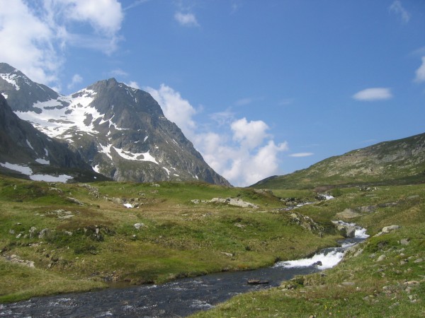 #1 Taillefer : Superbe montée verdoyante sous le Taillefer encore un peu enneigé Taillefer : Superbe montée verdoyante sous le Taillefer encore un peu enneigé