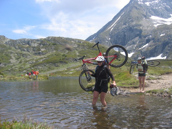 #5 Fourchu : Et oui il en fallait une, la traversée pieds dans l Fourchu : Et oui il en fallait une, la traversée pieds dans l'eau ! ça paaaaaasse !