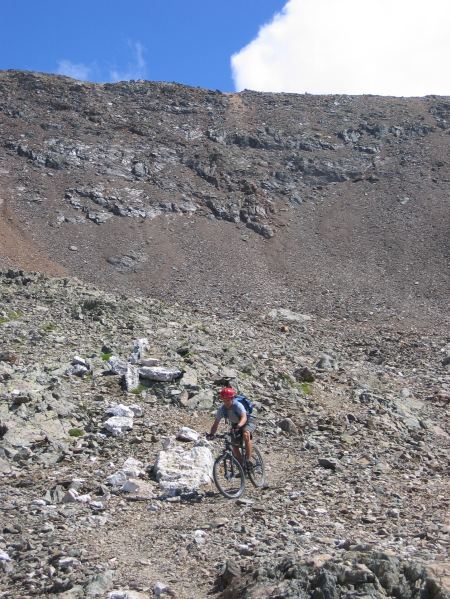 Taillefer : Début de la descente dans un univers très minéral