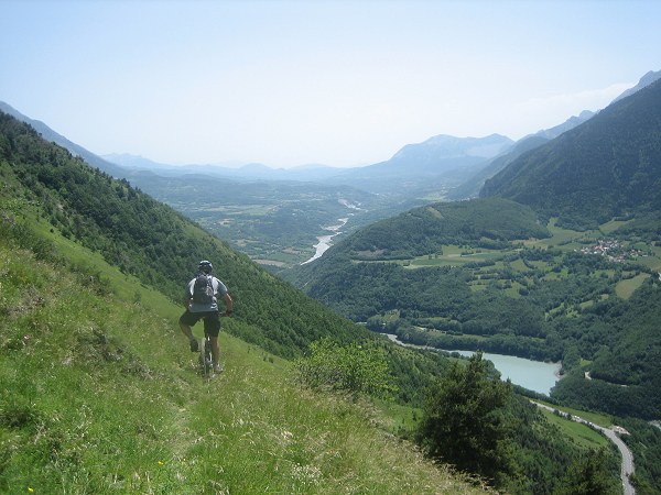 #5 Sentier en balcon : Sentier en balcon au dessus du lac du Sautet Sentier en balcon : Sentier en balcon au dessus du lac du Sautet