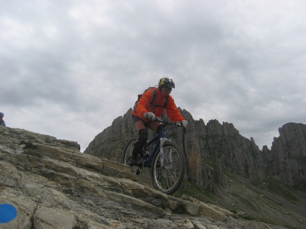#5 Dalles : Faby aux prises avec de menaçantes dalles rocheuses Dalles : Faby aux prises avec de menaçantes dalles rocheuses