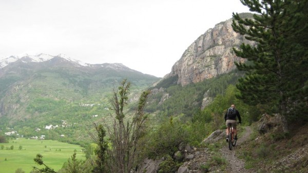 #1 Sentier en balcon : Tête des Raisins au fond. Sentier en balcon : Tête des Raisins au fond.