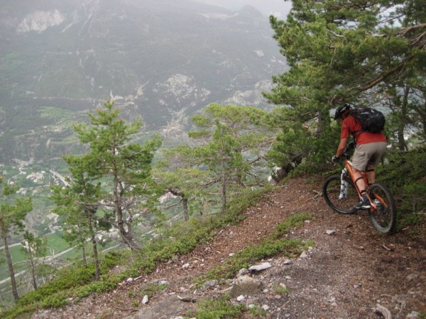 #7 Y a du gaz ! : Ne faites surtout pas comme l Y a du gaz ! : Ne faites surtout pas comme l'Ours qui est têtu comme une mule et a voulu passer la 1ère épingle sur le vélo pour la photo... Malgré les protestations de sa fille.