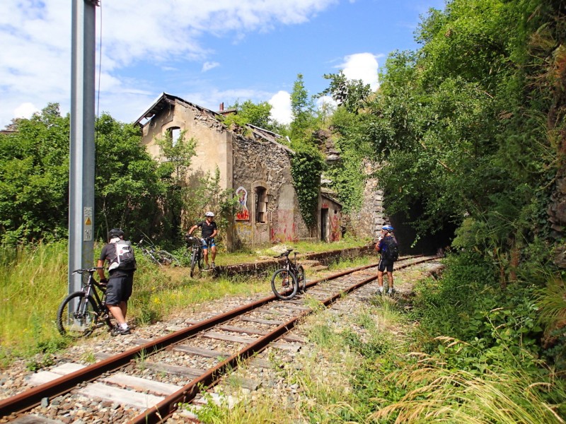 Jonction avec la voie : Comme dirait Jeannot : "on prend le train ou on..."