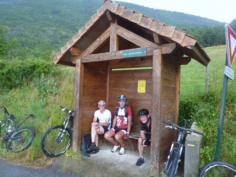 On prend le car ou bien!!! : En attendant que la pluie cesse!