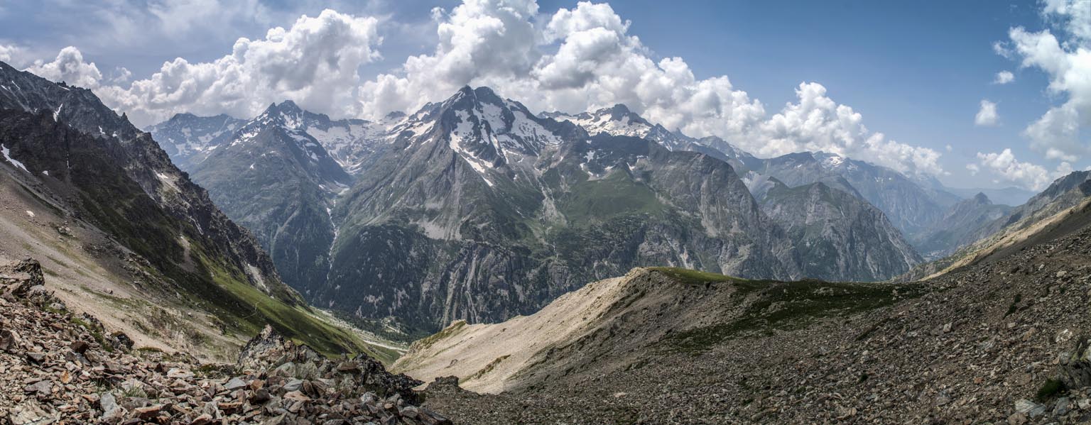 Vue du sommet : les Ecrins, format ultra-panoramique