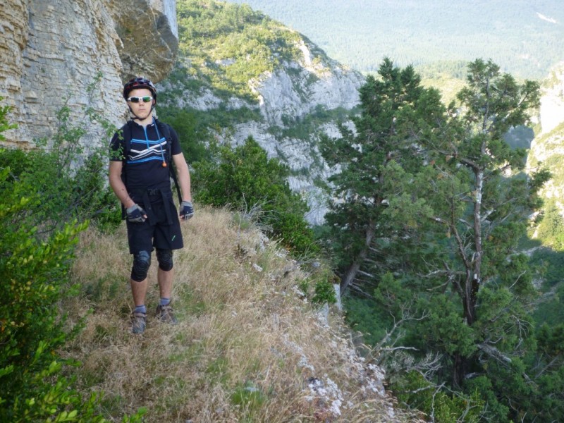 Chapelle St Pons : Genévriers thurifères à droite, rescapés des glaciations