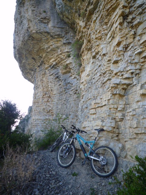 Juste après la chapelle : on pose les vélos