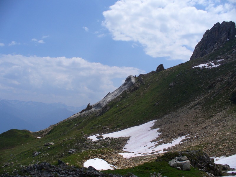 Sentier Montée : Il reste quelques névés