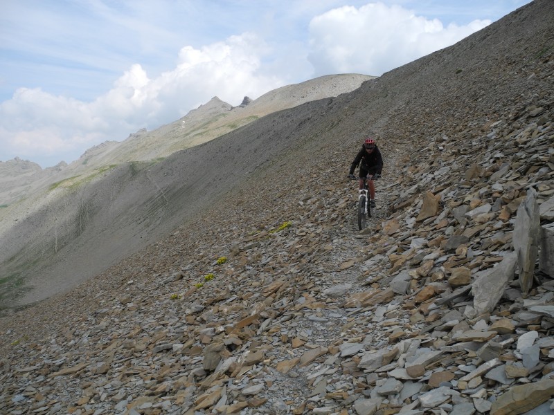 col du Crachet : le pierrier sous le col est super roulant.