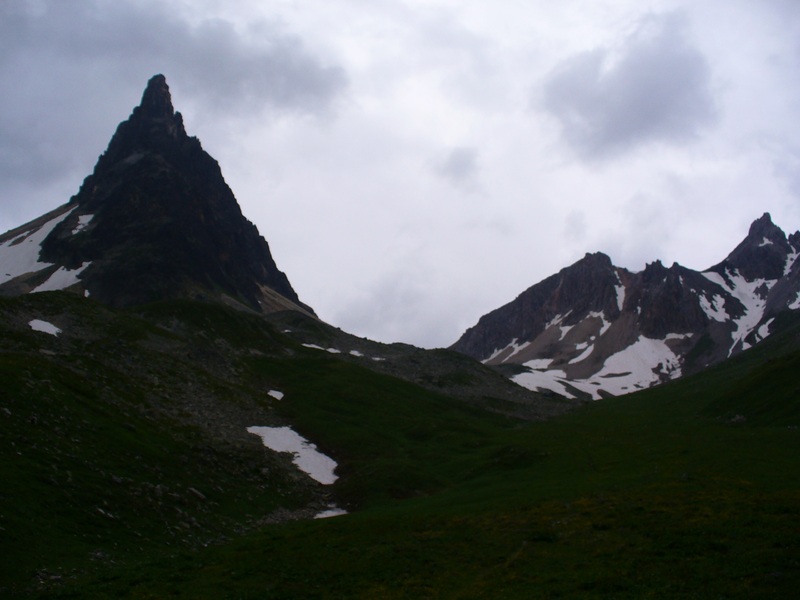 Sentier Descente : Dernier regard sur l'Aiguille Noire ...