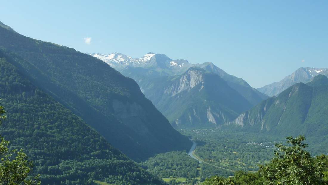 #1 Vallée de la Romanche : encore de la neige vers le Pic du col d Vallée de la Romanche : encore de la neige vers le Pic du col d'Ornon et le Rochail
