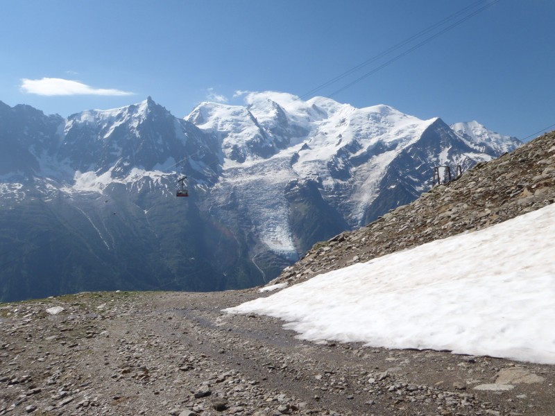 Montée du Brévent. : Les nouvelles bennes du téléphérique du Brévent.