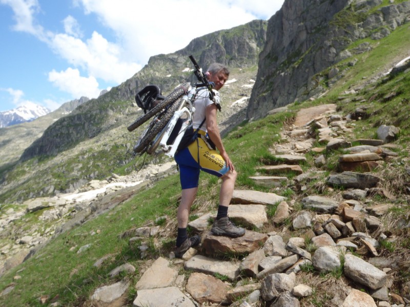 Descente sur d'Arlevé. : Plus facile à pieds.