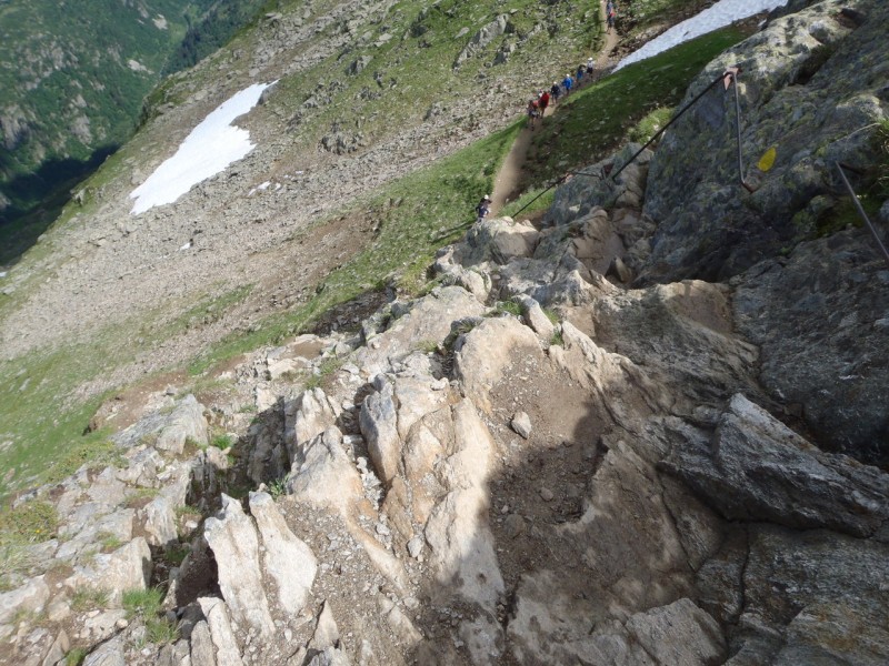 Col du Brévent. : Des mains courantes, plus deux échelles qui sont décalées.