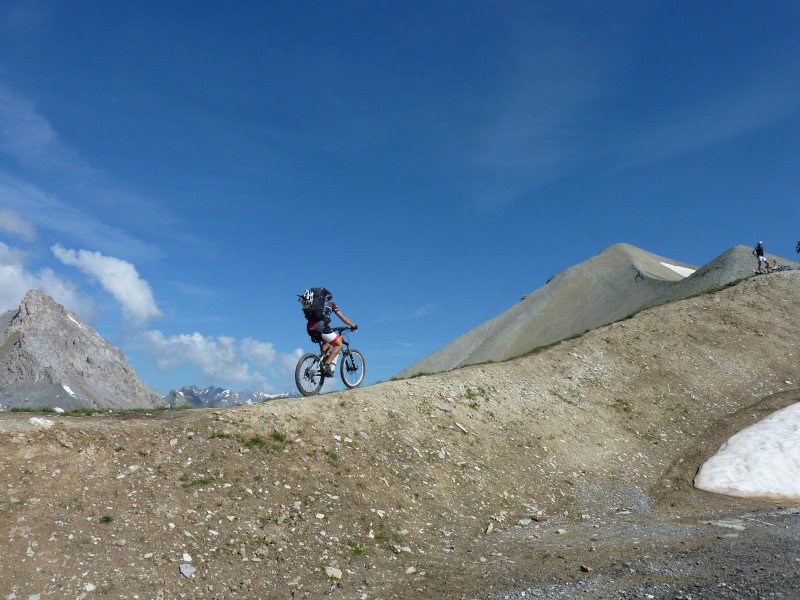 Cucumelle : Montée de JeanSeb06 vers la Cucumelle. Passage superbe coté paysage. La descente ensuite sur Monetier est l'une des plus belle du tour.