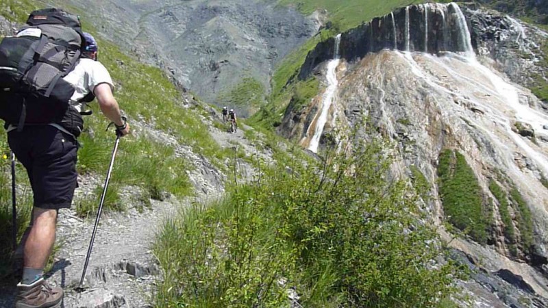 casacde : passage dans les robine grises devant la cascade juste avant le refuge des clots. Jubilatoire !!