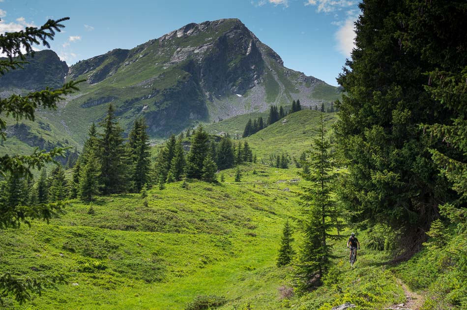 Traversée vers le Lac du Clou : joli sentier bien lisse