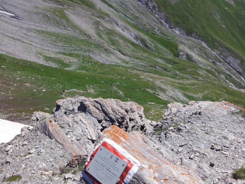 Vue plongeante (col du Fréjus) : On est en train de me maudire avec ces 800 m de D+ de portage :P