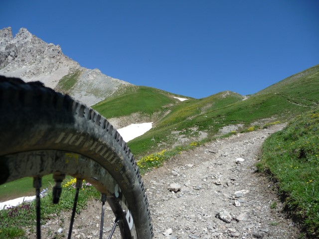 Montée au col de la Roue : Vers la frontière franco-italienne