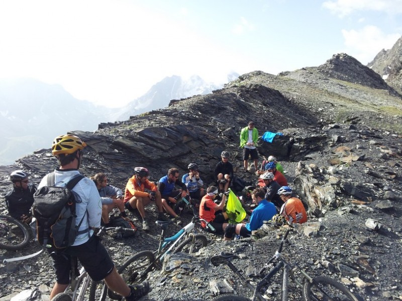 Col des Sarrasins : Regroupement au col et à l'abri du vent