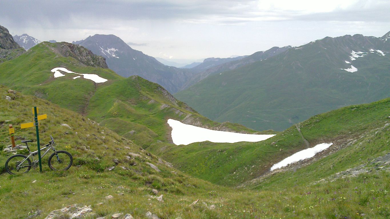 #2 Vers le col des Ouillons : Un sentier, un névé, et après ? Vers le col des Ouillons : Un sentier, un névé, et après ?