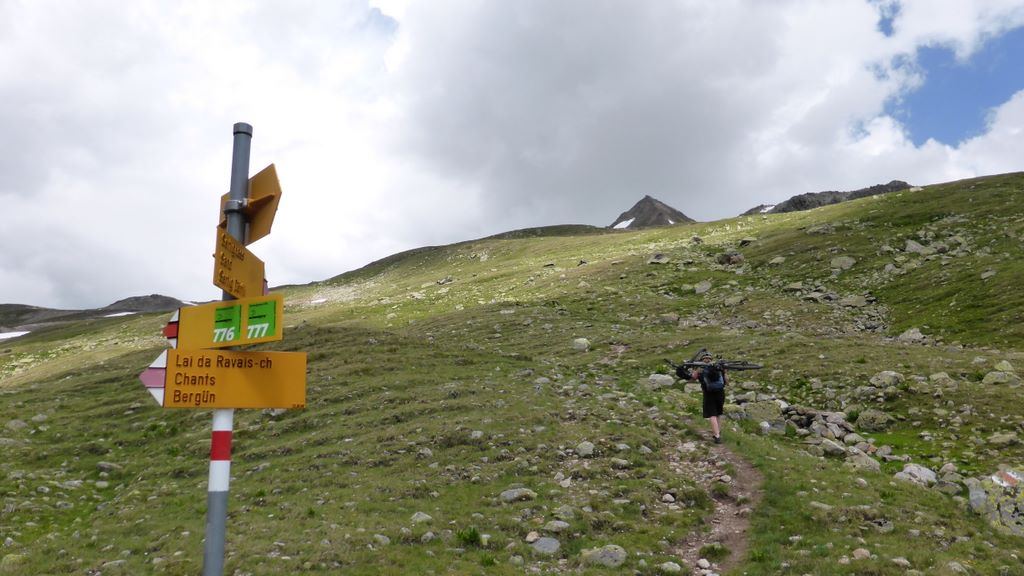 Tour des Grisons J1 : On prend l'option de portage direct plutot que de roulage vers le dernier lac