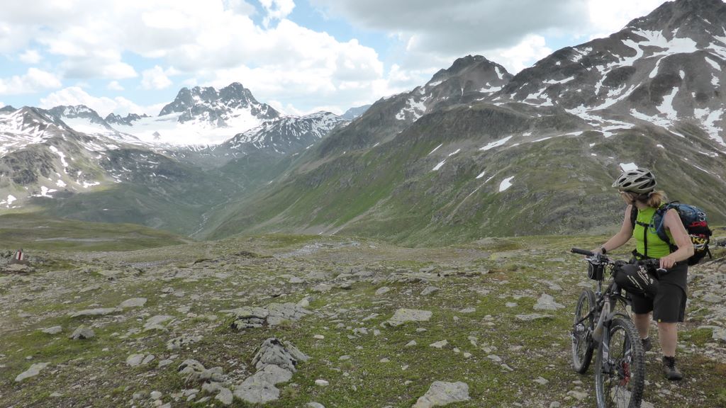 #6 Tour des Grisons J1 : Vue du vallon remonté Tour des Grisons J1 : Vue du vallon remonté