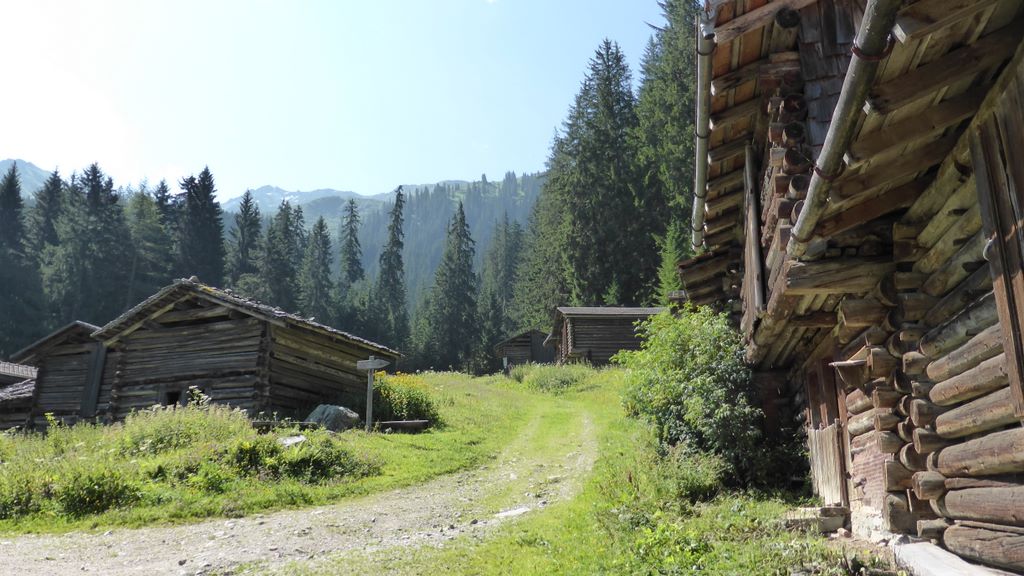 Tour des Grisons J2 : Petites cabanes