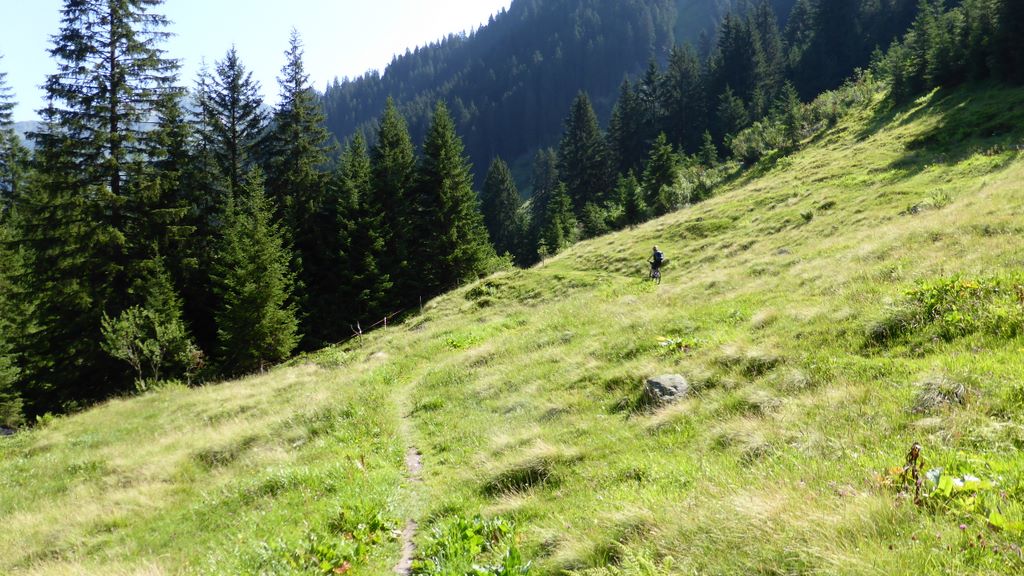 Tour des Grisons J2 : Premier sentier au reveil :)