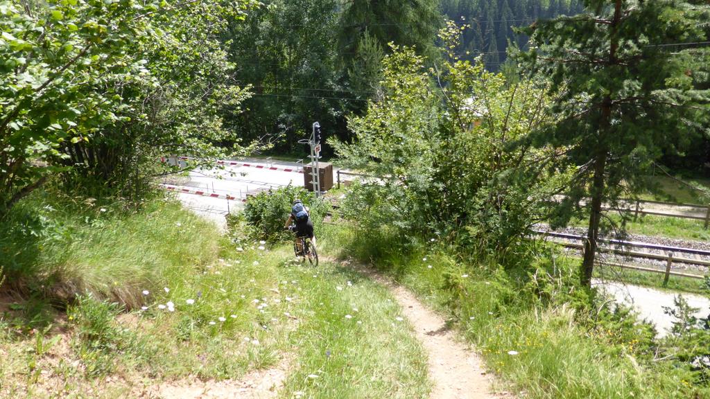 Tour des Grisons J3 : Arrivée sur Scuol par un sentier bien bon !