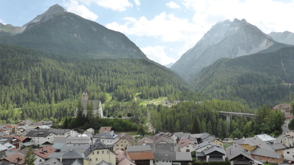 Tour des Grisons J3 : Scuol et le vallon en face à remonter