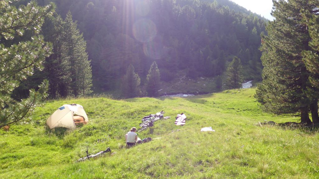 Tour des Grisons J3 : Le meilleur spot de bivouac du tour :)