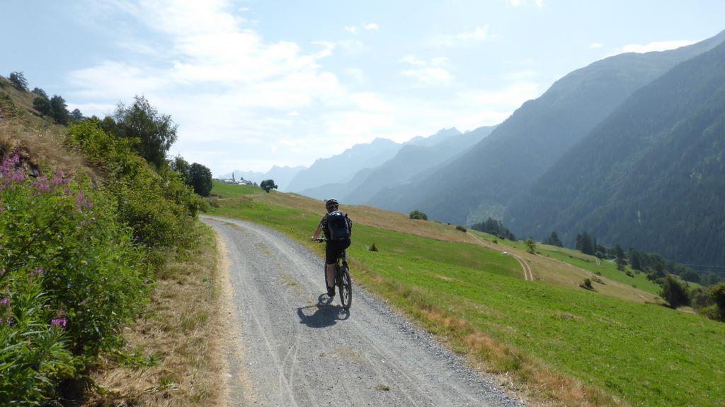 Tour des Grisons J3 : Là au moins ça roule ! On va rester un moment sur ce versant bien ensoleillé