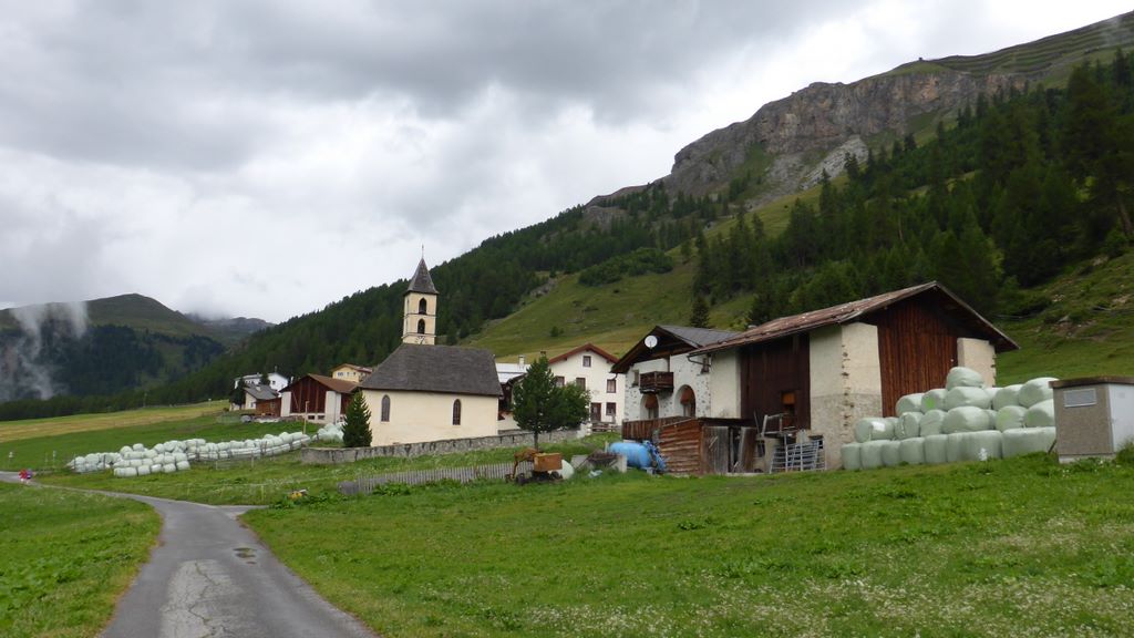 Tour des Grisons J4 : a Lü on stoppe la journée après un super repas, et on prend l'option BUL de Luxe