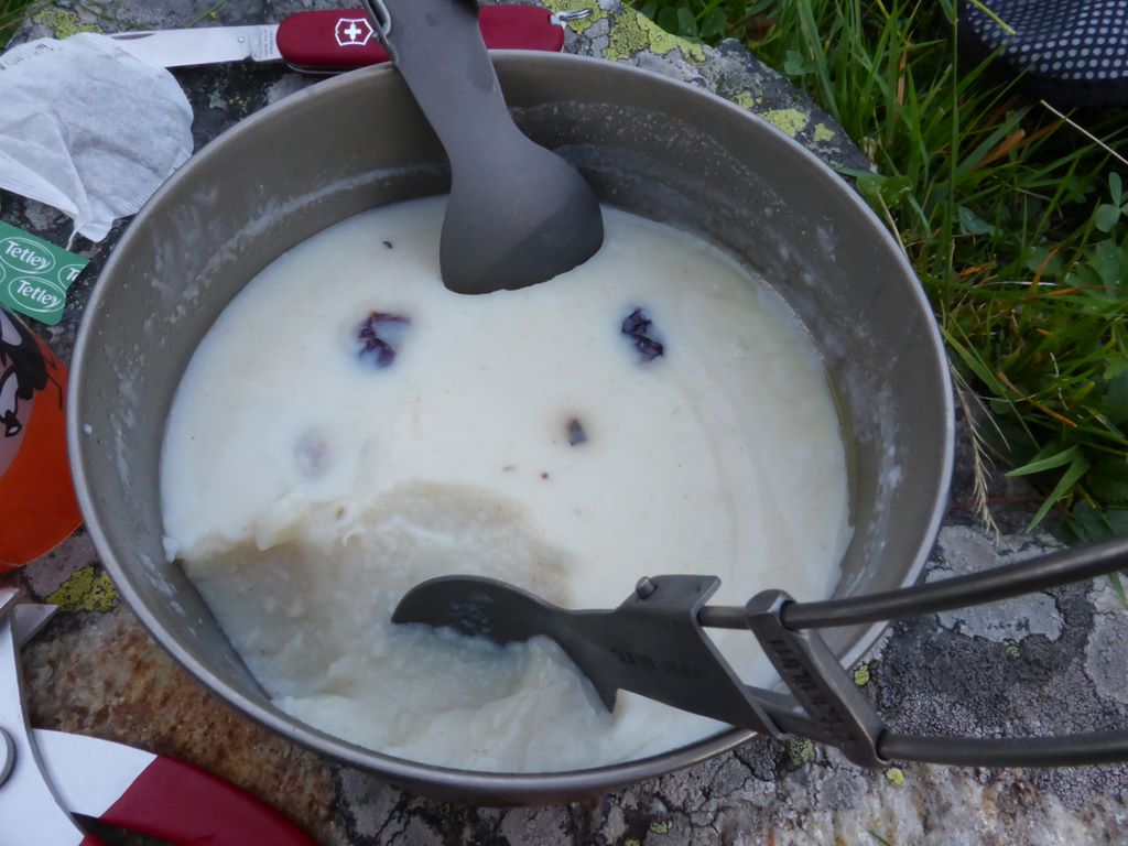 Tour des Grisons J4 : Validé le gateau à la semoule préparé la veille !