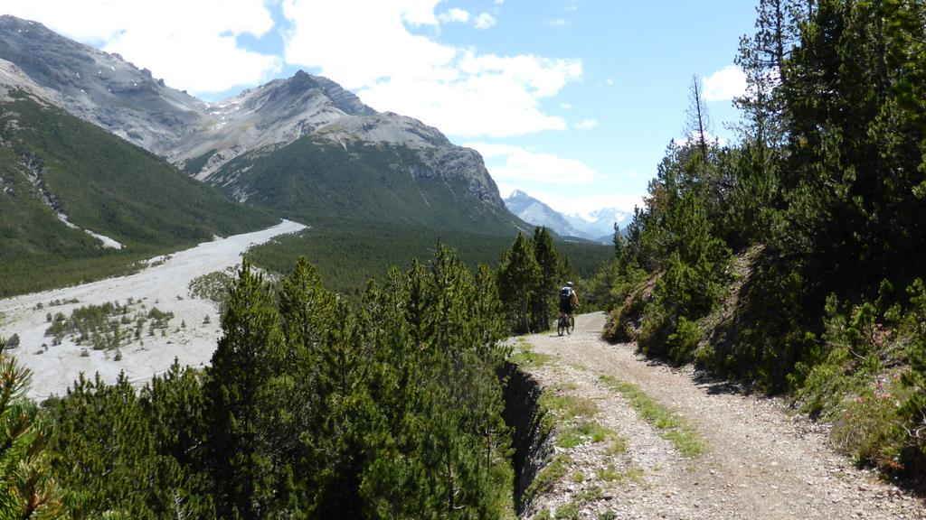 Tour des Grisons J5 : en arrivant vers le Paso di Fraele