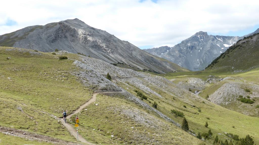 #4 Tour des Grisons J5 : bifurcation pour notre 3eme sentier de la journée, un must Tour des Grisons J5 : bifurcation pour notre 3eme sentier de la journée, un must